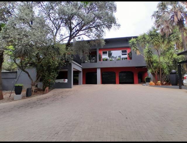5 BEDROOM HOUSE FOR SALE IN PROTEA PARK